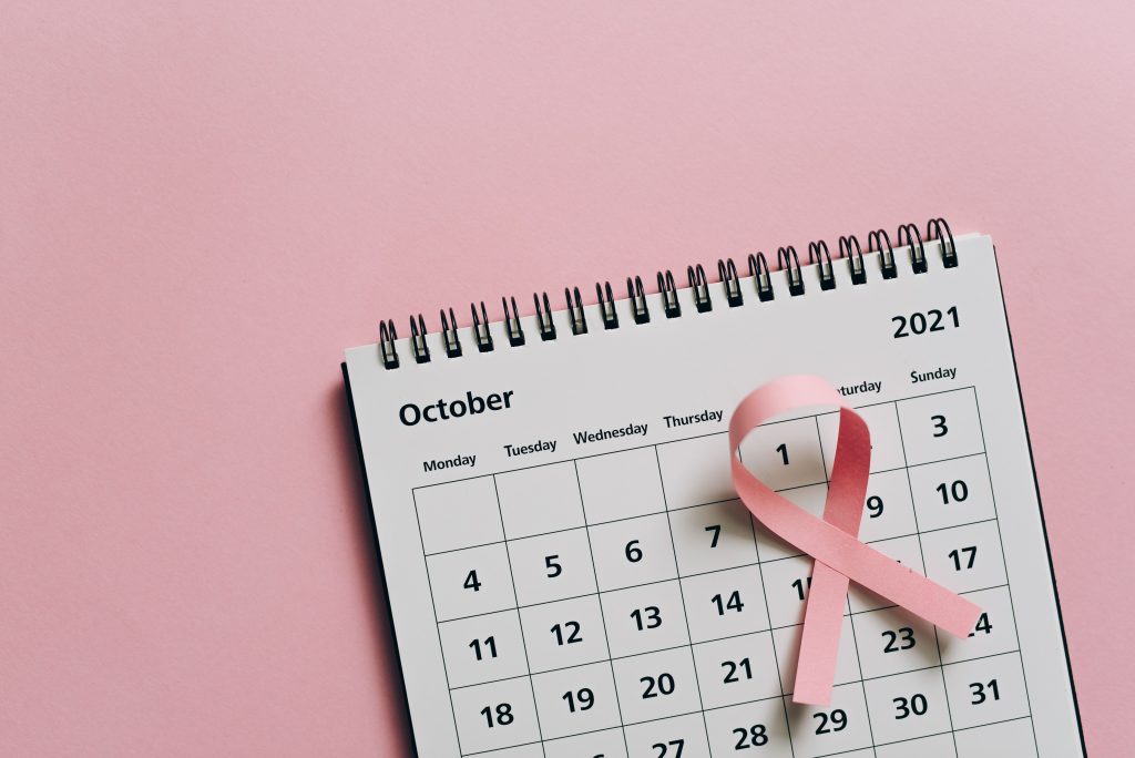ruban rose sur calendrier